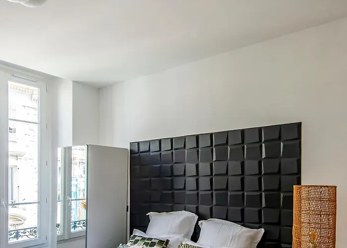 302b Beautiful Refurbished Downtown / Ac דירה *