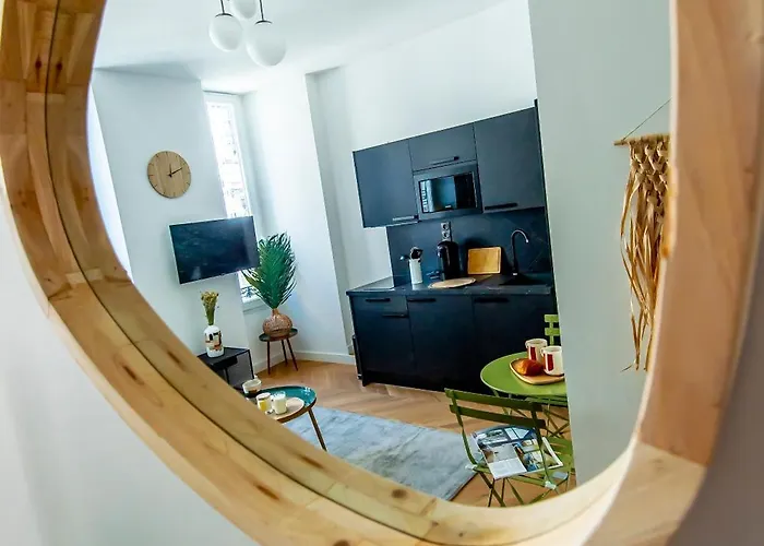 302b Beautiful Refurbished Downtown / Ac ניס