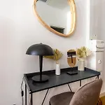 302b Beautiful Refurbished Downtown / Ac Apartment *