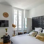 Apartment 302b Beautiful Refurbished Downtown / Ac Nizza
